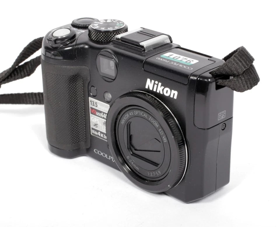 Nikon COOLPIX P6000 advanced digital camera + battery + charger